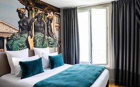 Midnight Hotel Paris